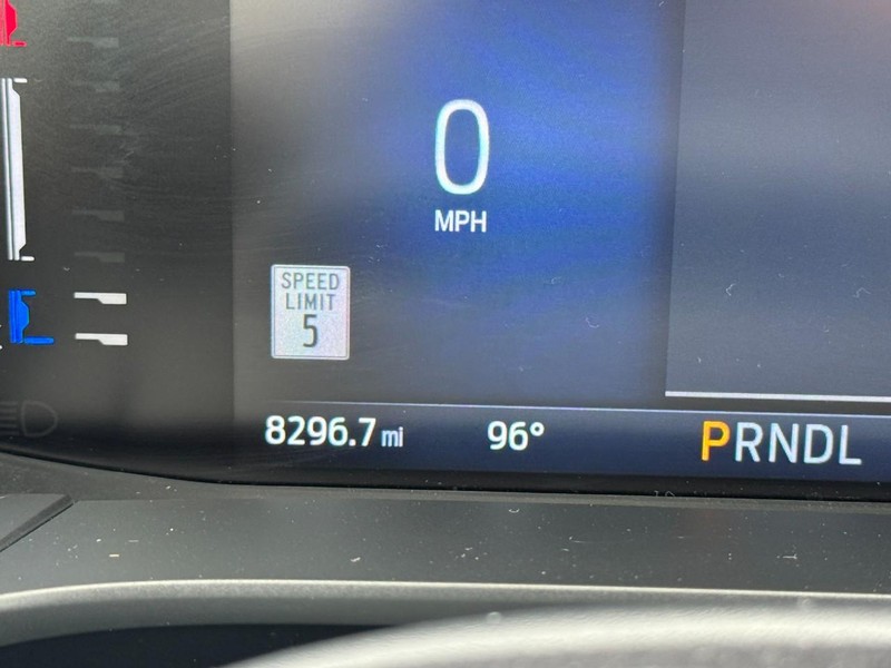 Ford Escape Vehicle Full-screen Gallery Image 18