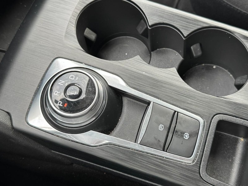 Ford Escape Vehicle Full-screen Gallery Image 19