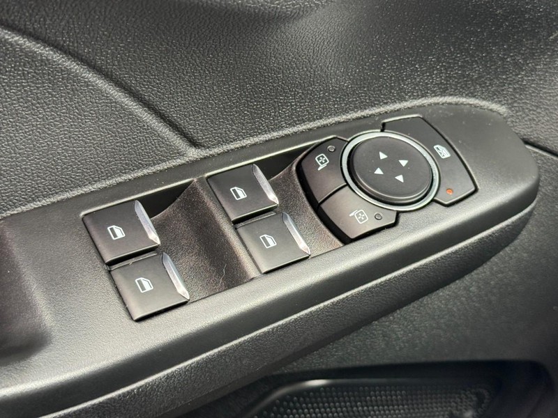 Ford Escape Vehicle Full-screen Gallery Image 22