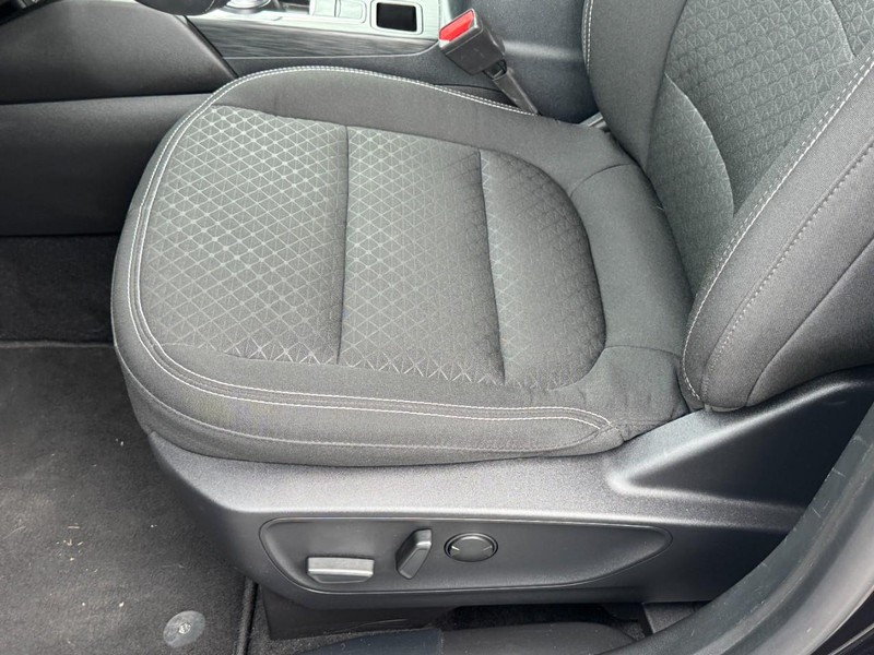 Ford Escape Vehicle Full-screen Gallery Image 23