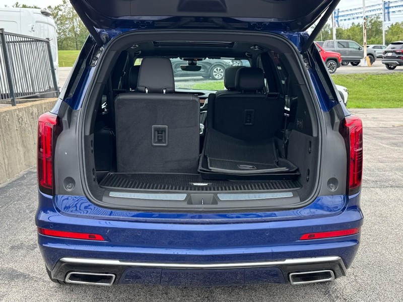 Cadillac XT6 Vehicle Full-screen Gallery Image 05