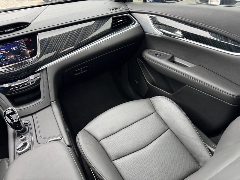Cadillac XT6 Vehicle Full-screen Gallery Image 15