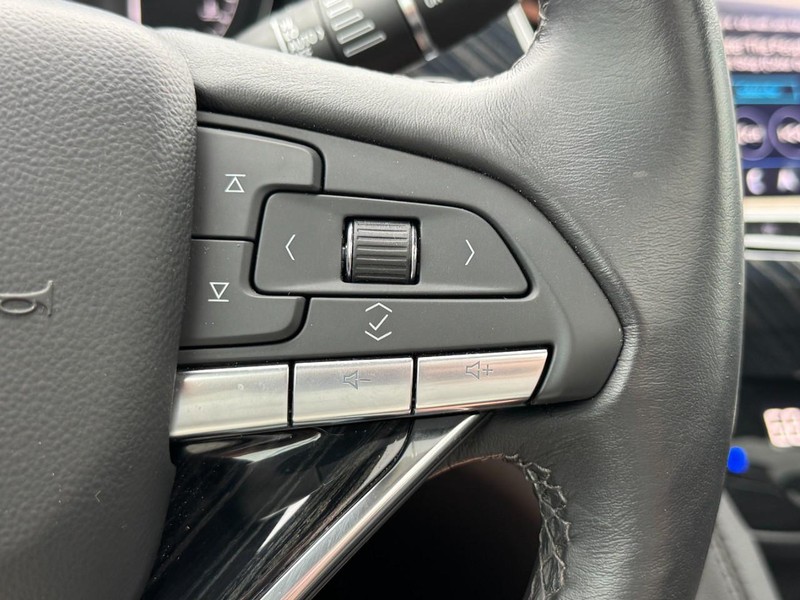 Cadillac XT6 Vehicle Full-screen Gallery Image 18