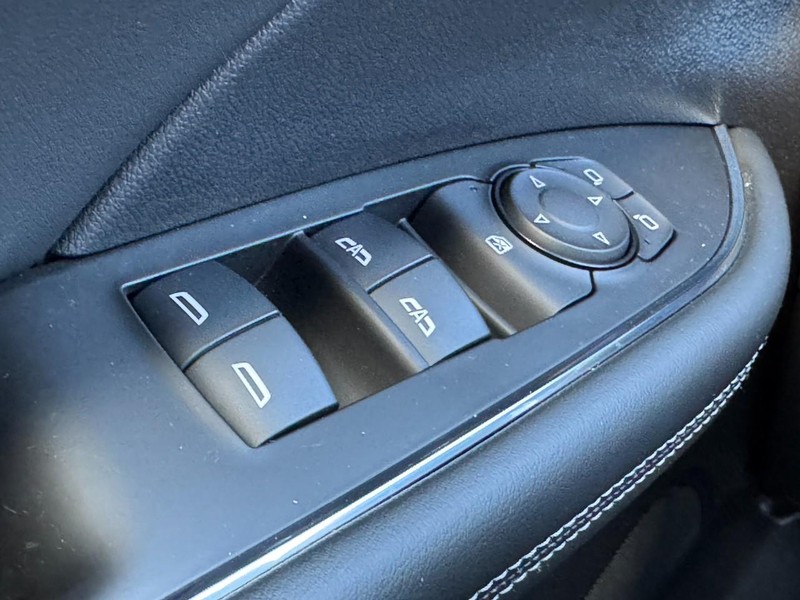 Buick Envision Vehicle Full-screen Gallery Image 22