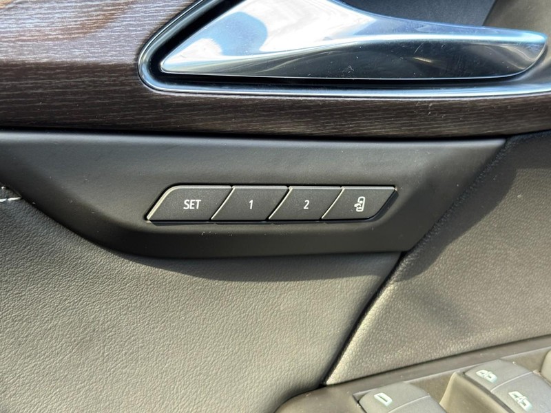 Buick Envision Vehicle Full-screen Gallery Image 16