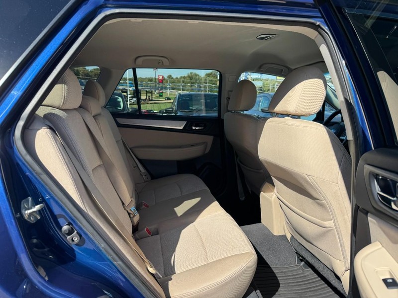 Subaru Outback Vehicle Full-screen Gallery Image 10