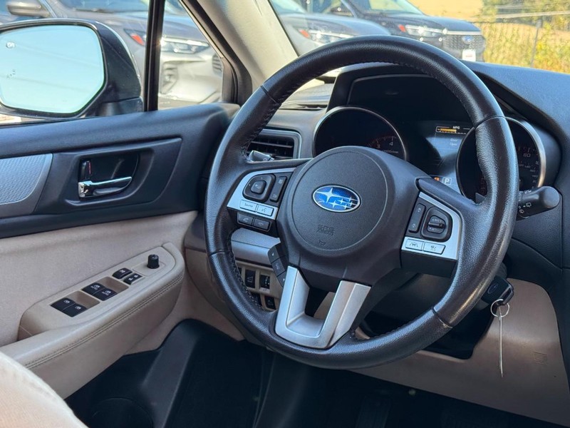 Subaru Outback Vehicle Full-screen Gallery Image 12