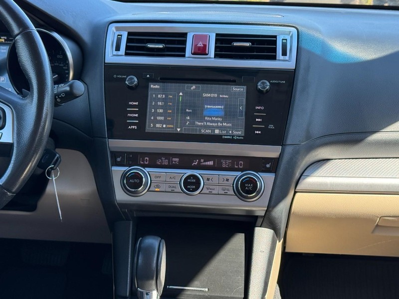 Subaru Outback Vehicle Full-screen Gallery Image 13