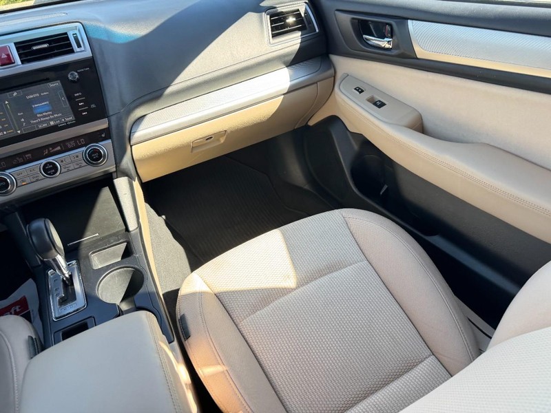 Subaru Outback Vehicle Full-screen Gallery Image 15