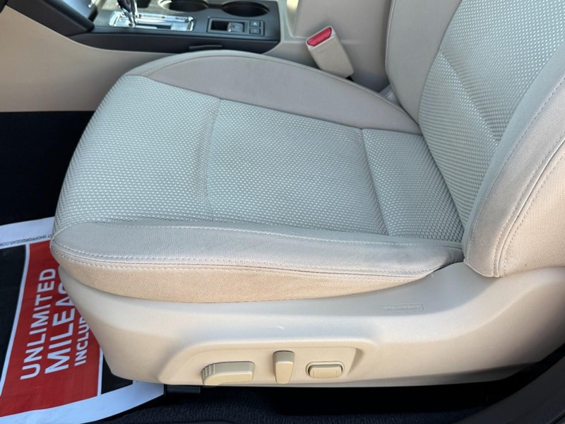 Subaru Outback Vehicle Full-screen Gallery Image 23