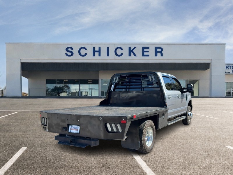 Ford Super Duty F-350 DRW Vehicle Full-screen Gallery Image 03