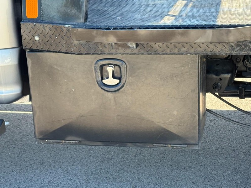Ford Super Duty F-350 DRW Vehicle Full-screen Gallery Image 07