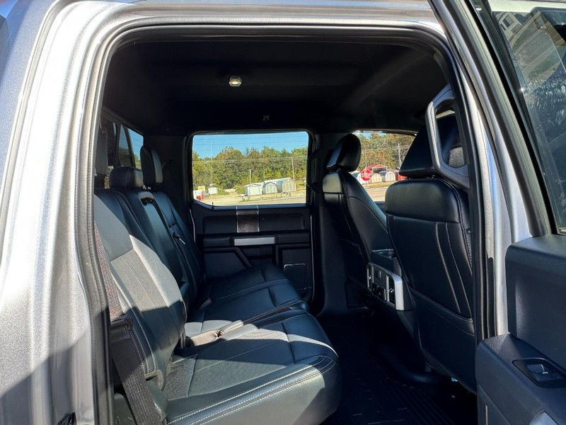 Ford Super Duty F-350 DRW Vehicle Full-screen Gallery Image 10