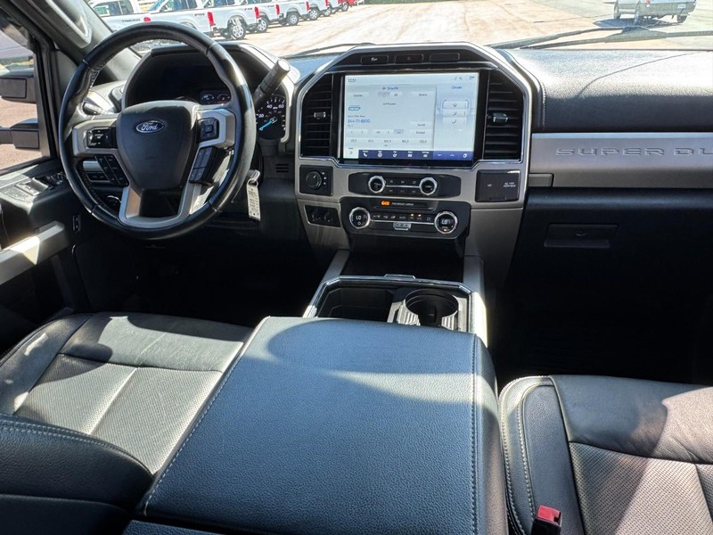 Ford Super Duty F-350 DRW Vehicle Full-screen Gallery Image 11