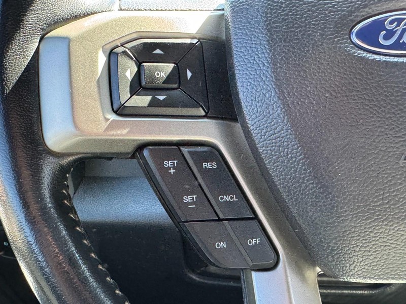 Ford Super Duty F-350 DRW Vehicle Full-screen Gallery Image 16