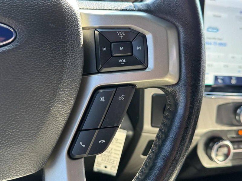 Ford Super Duty F-350 DRW Vehicle Full-screen Gallery Image 17