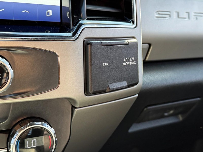 Ford Super Duty F-350 DRW Vehicle Full-screen Gallery Image 19