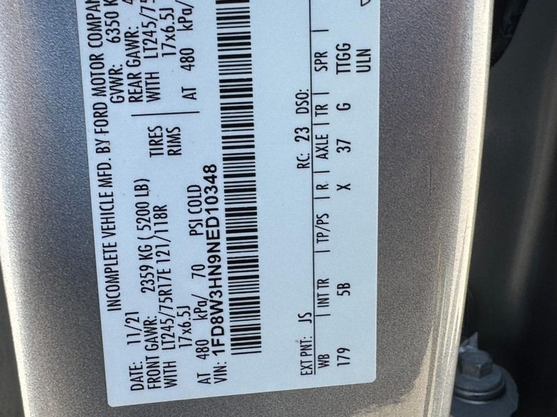 Ford Super Duty F-350 DRW Vehicle Full-screen Gallery Image 23