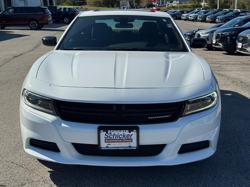 Dodge Charger Vehicle Full-screen Gallery Image 09