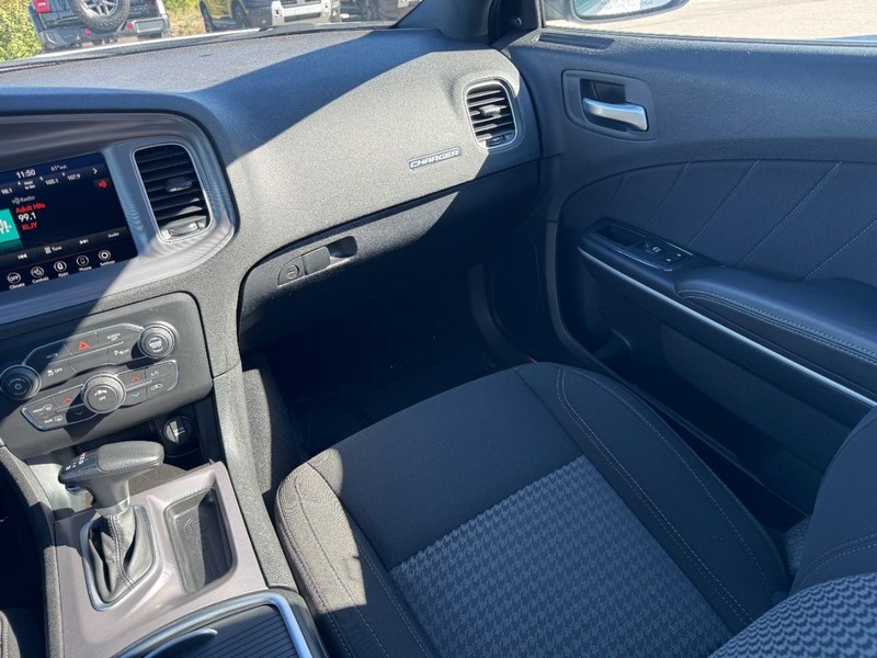 Dodge Charger Vehicle Full-screen Gallery Image 15