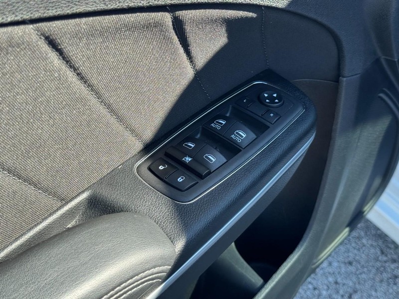 Dodge Charger Vehicle Full-screen Gallery Image 17
