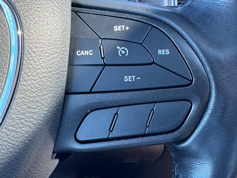 Dodge Charger Vehicle Full-screen Gallery Image 19
