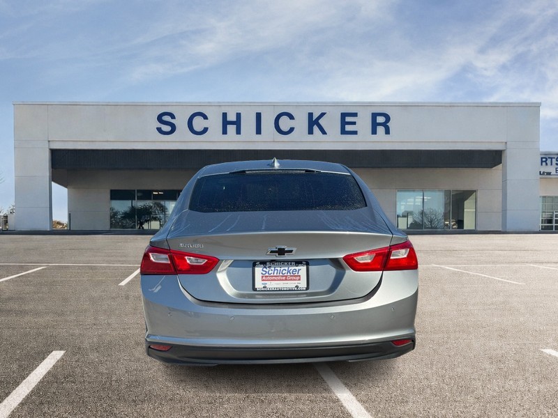 Chevrolet Malibu Vehicle Full-screen Gallery Image 04