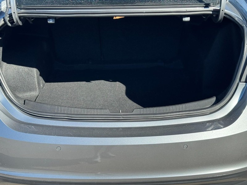 Chevrolet Malibu Vehicle Full-screen Gallery Image 05
