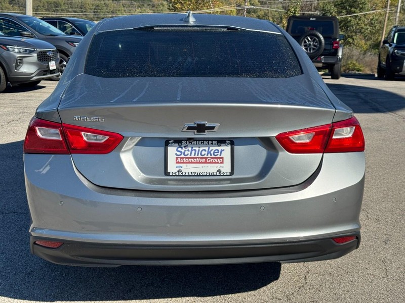 Chevrolet Malibu Vehicle Full-screen Gallery Image 06
