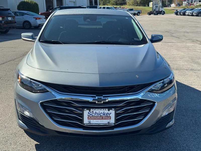 Chevrolet Malibu Vehicle Full-screen Gallery Image 10