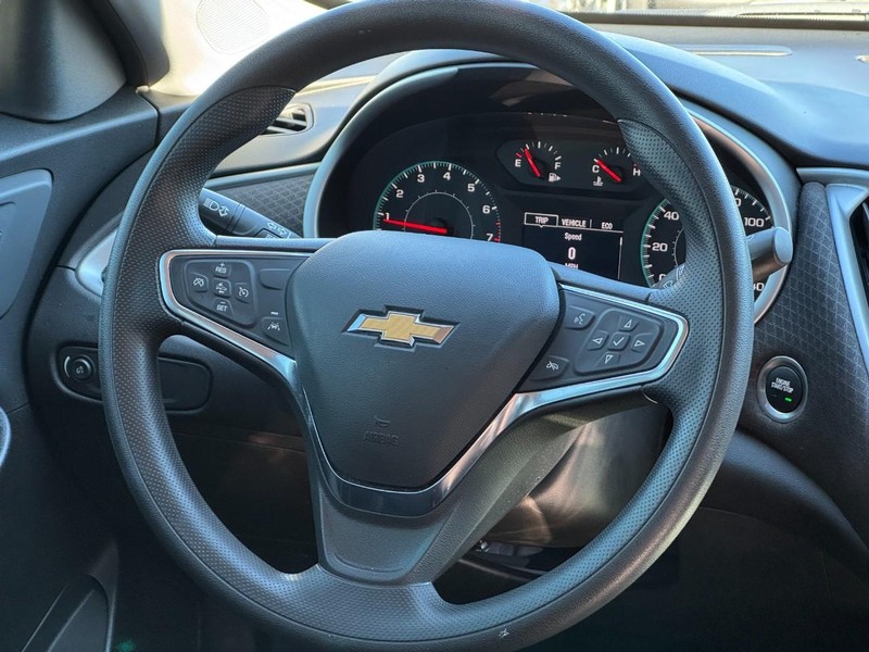 Chevrolet Malibu Vehicle Full-screen Gallery Image 13