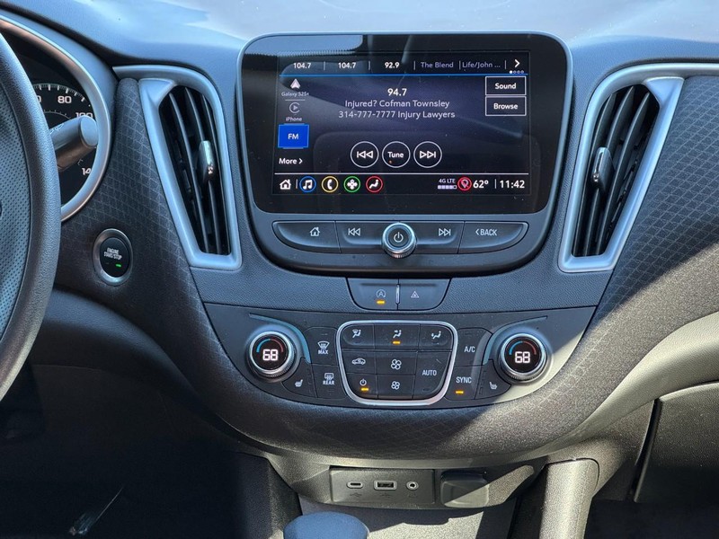 Chevrolet Malibu Vehicle Full-screen Gallery Image 14