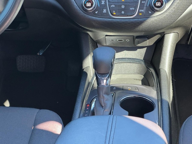 Chevrolet Malibu Vehicle Full-screen Gallery Image 15