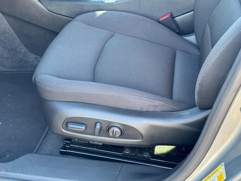Chevrolet Malibu Vehicle Full-screen Gallery Image 17