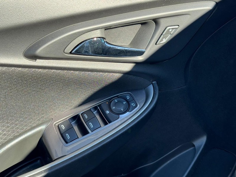 Chevrolet Malibu Vehicle Full-screen Gallery Image 18