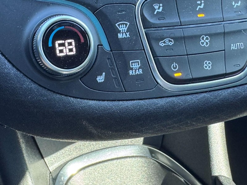 Chevrolet Malibu Vehicle Full-screen Gallery Image 22