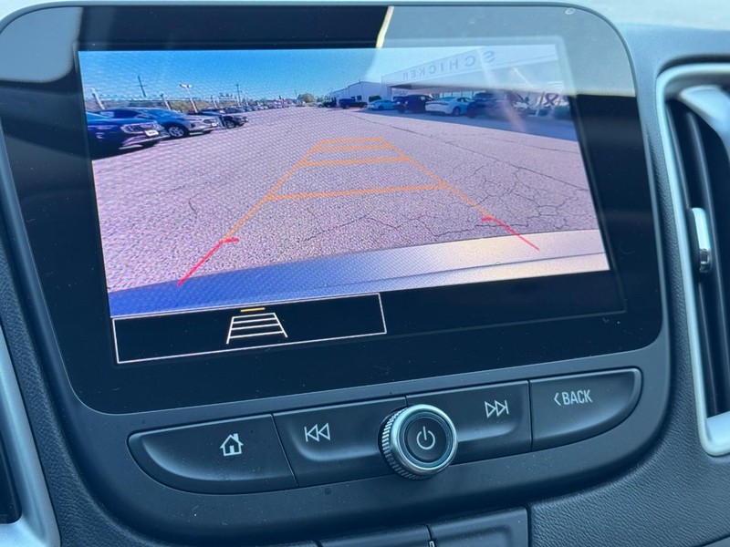 Chevrolet Malibu Vehicle Full-screen Gallery Image 23