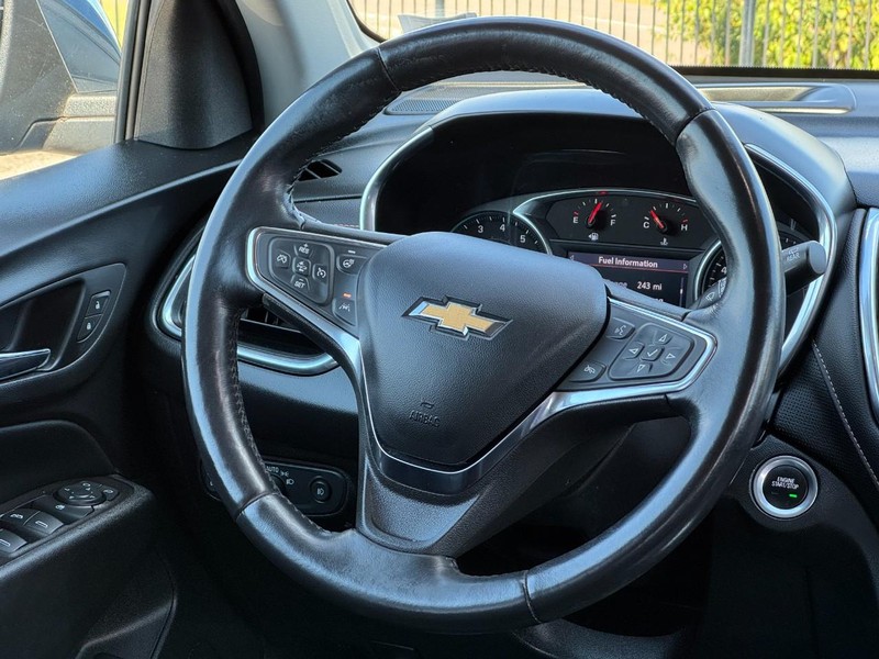 Chevrolet Equinox Vehicle Full-screen Gallery Image 12