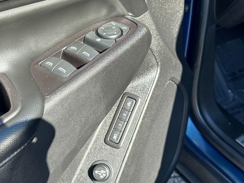 Chevrolet Equinox Vehicle Full-screen Gallery Image 17