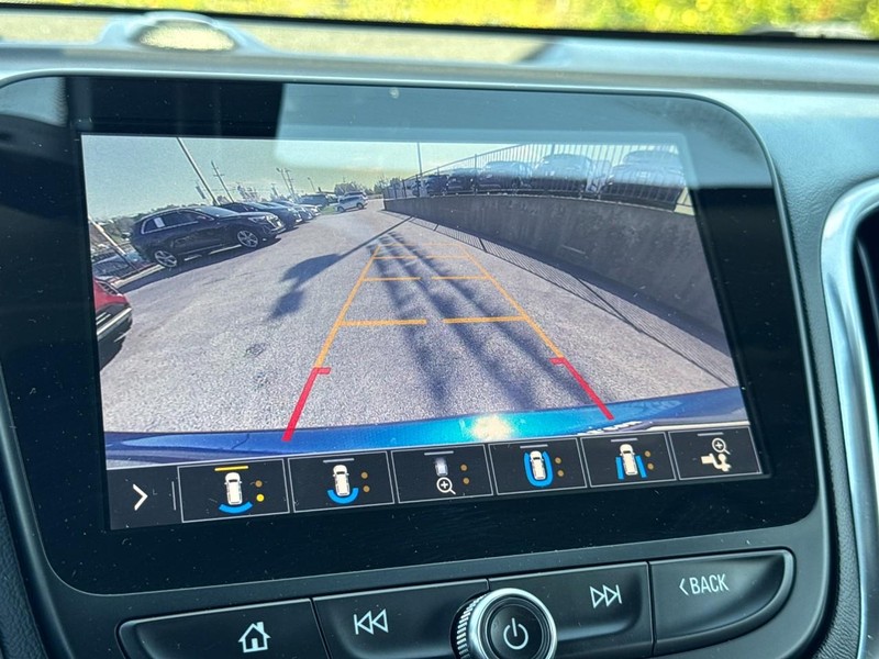 Chevrolet Equinox Vehicle Full-screen Gallery Image 22