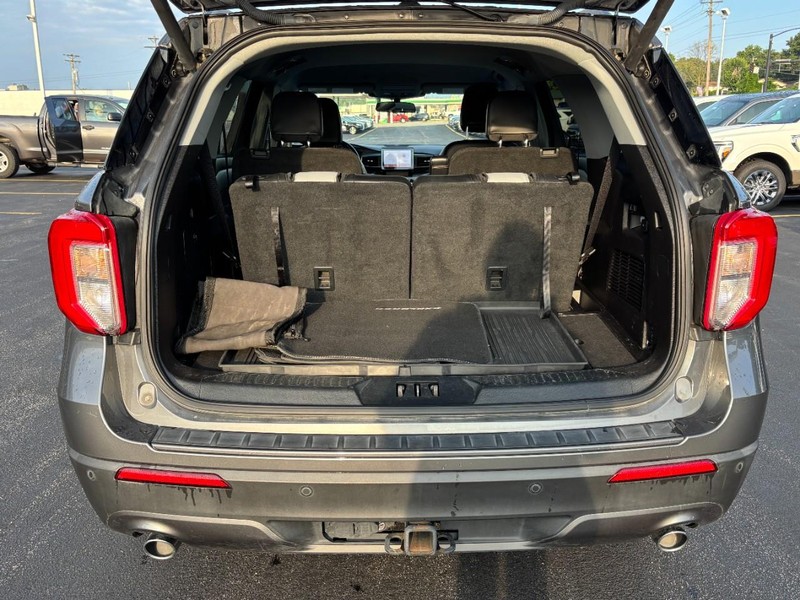 Ford Explorer Vehicle Full-screen Gallery Image 04