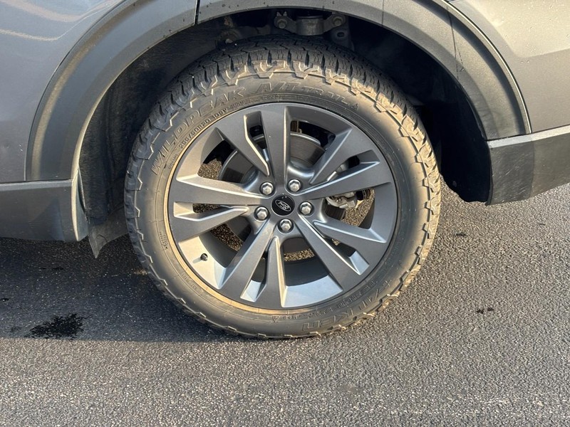 Ford Explorer Vehicle Full-screen Gallery Image 07