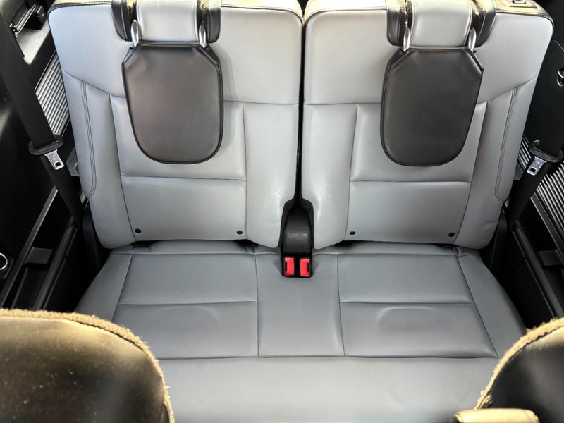 Ford Explorer Vehicle Full-screen Gallery Image 11