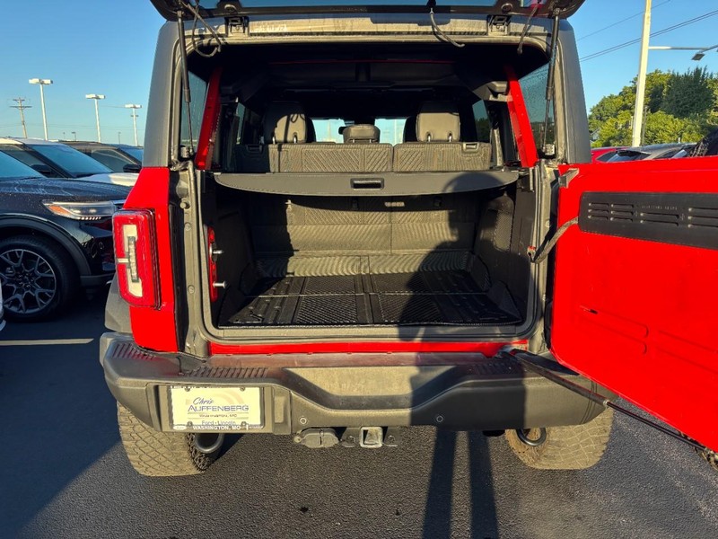 Ford Bronco Vehicle Full-screen Gallery Image 04