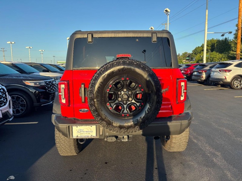 Ford Bronco Vehicle Full-screen Gallery Image 05
