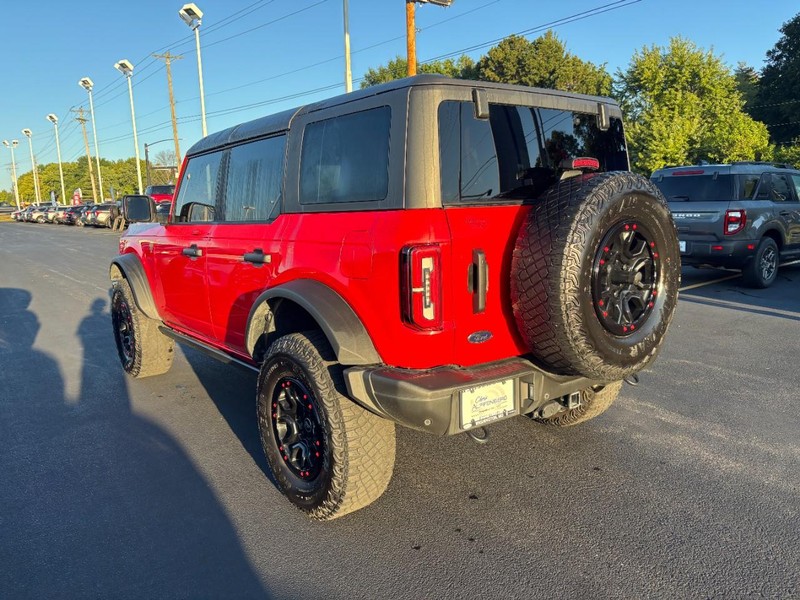 Ford Bronco Vehicle Full-screen Gallery Image 06