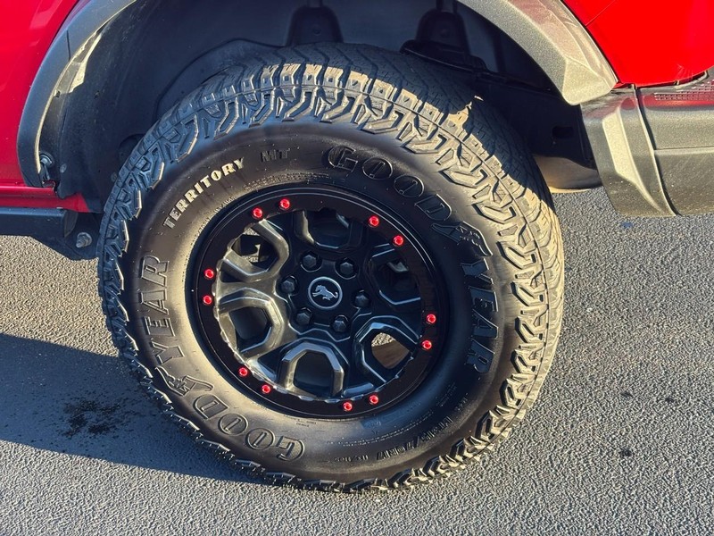 Ford Bronco Vehicle Full-screen Gallery Image 07