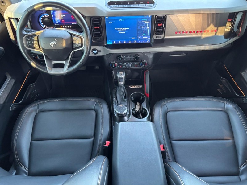 Ford Bronco Vehicle Full-screen Gallery Image 11