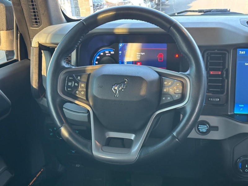 Ford Bronco Vehicle Full-screen Gallery Image 12