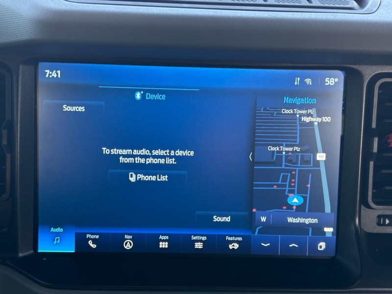 Ford Bronco Vehicle Full-screen Gallery Image 13